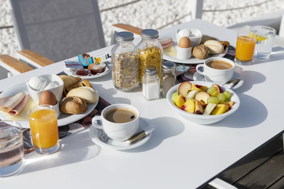 Fresh fruit and breakfast favourites