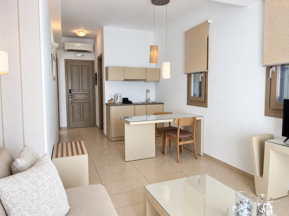 Suite 106 · Kitchenette