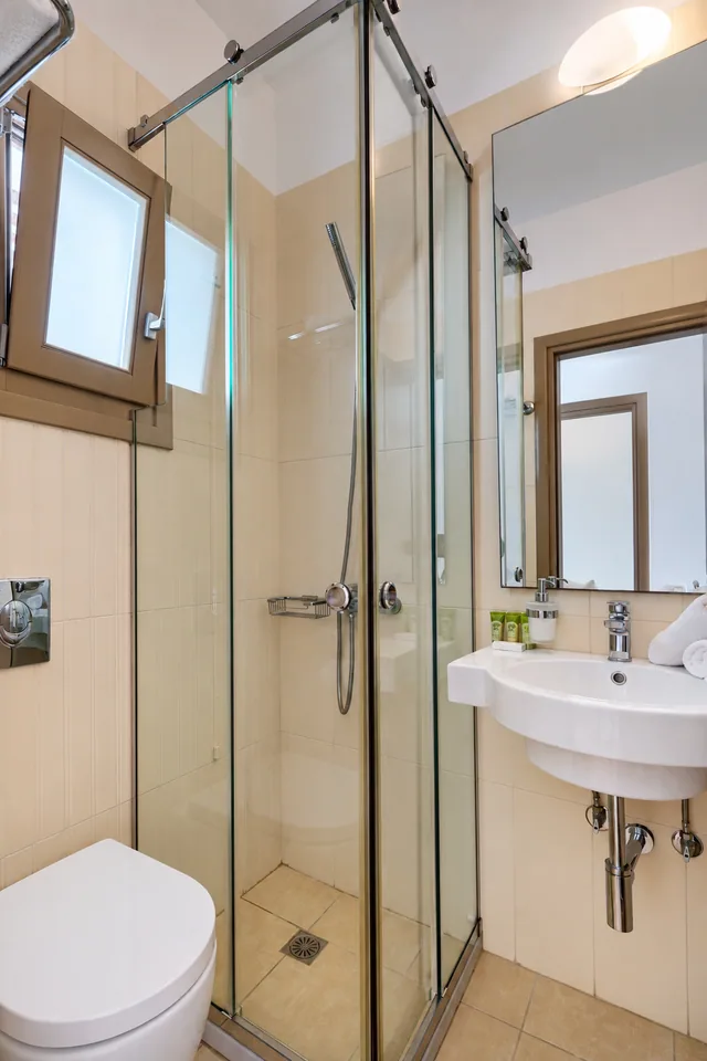 Suite 106 · Bathroom with shower