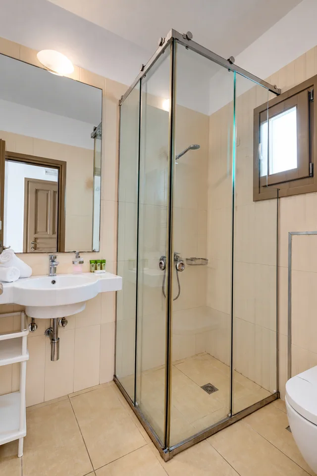 Suite 106 · Bathroom with shower