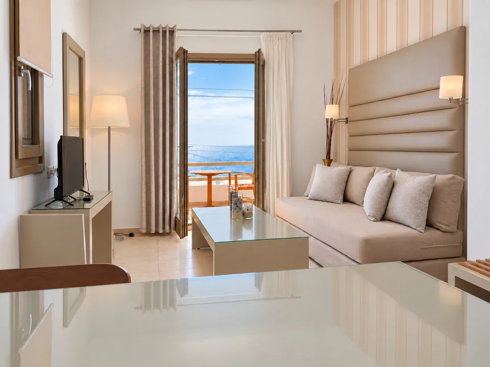Suite 106 · Living area