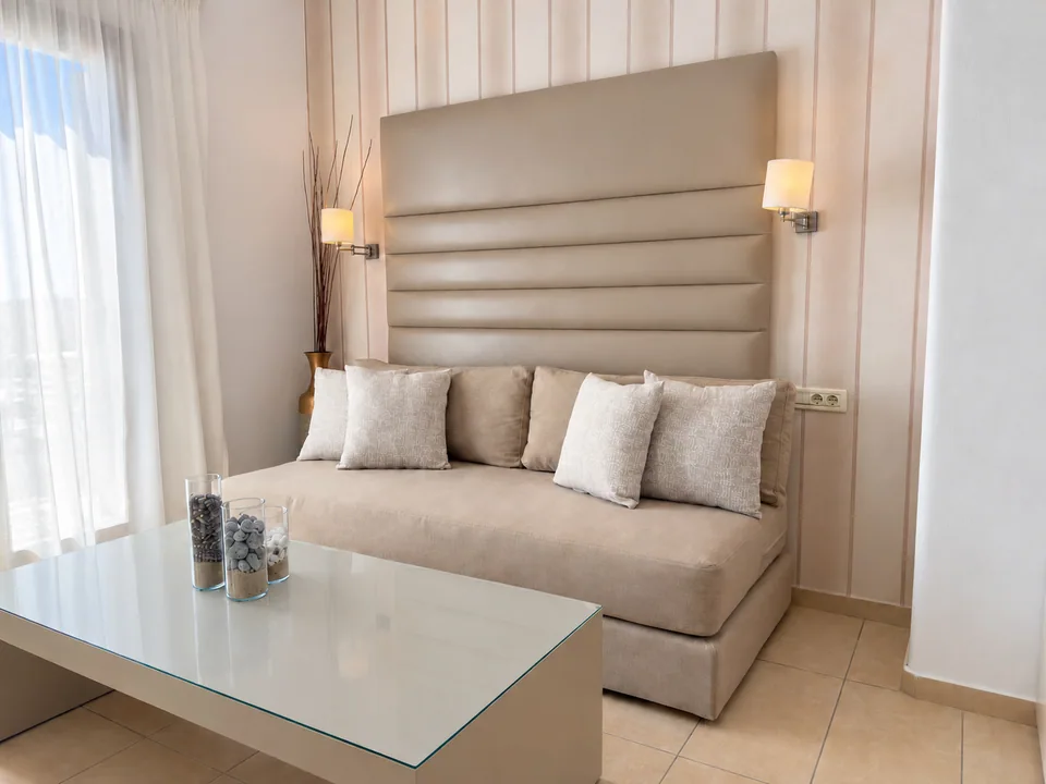 Suite 106 · Living area