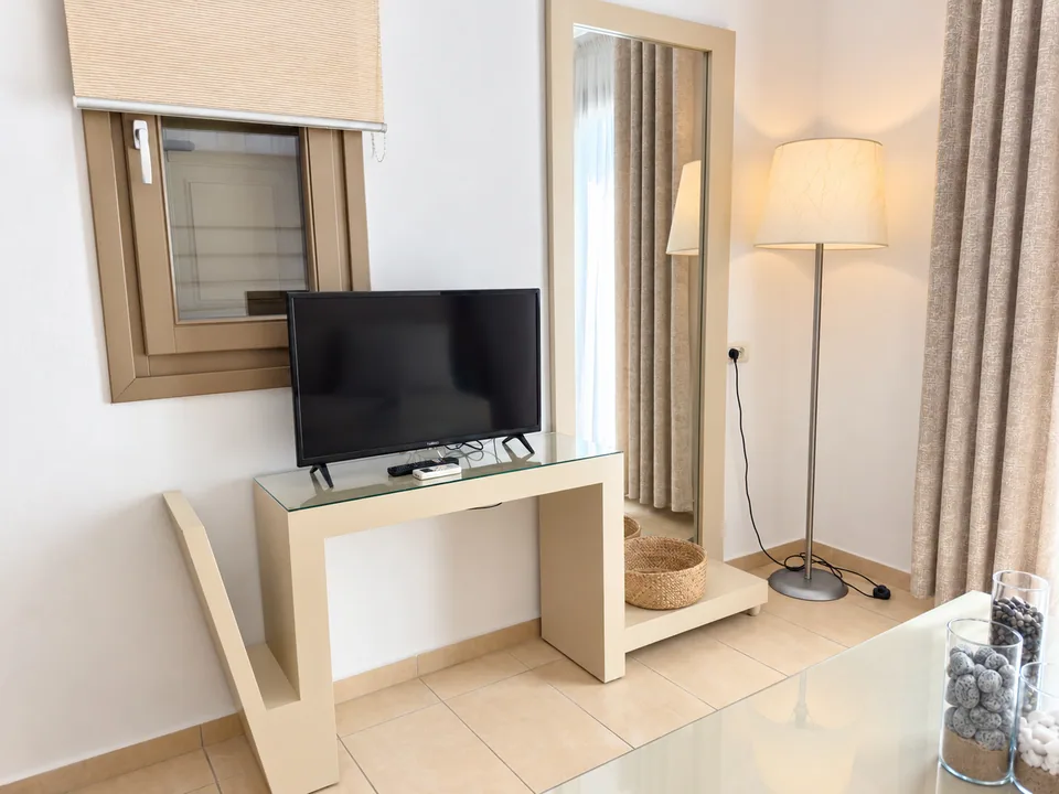 Suite 106 · Room details