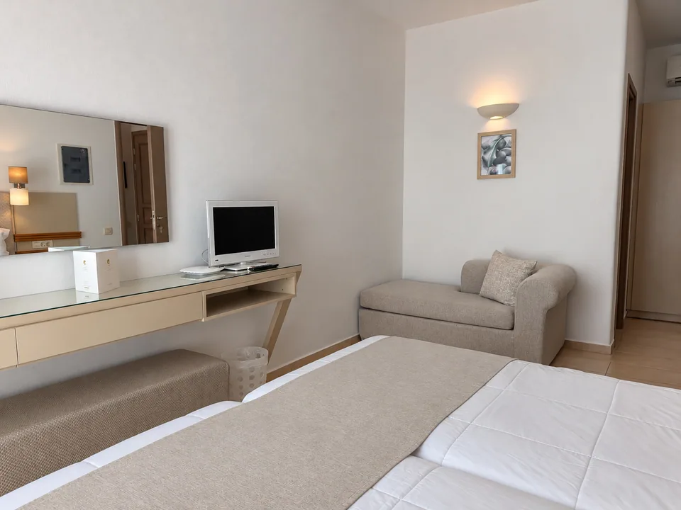Suite 106 · Room details