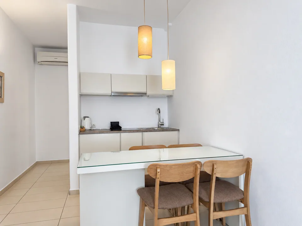Suite 202 · Kitchenette