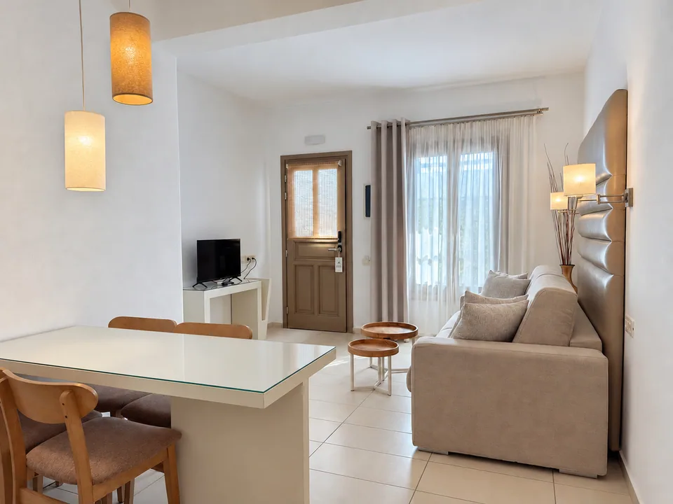 Suite 202 · Living area