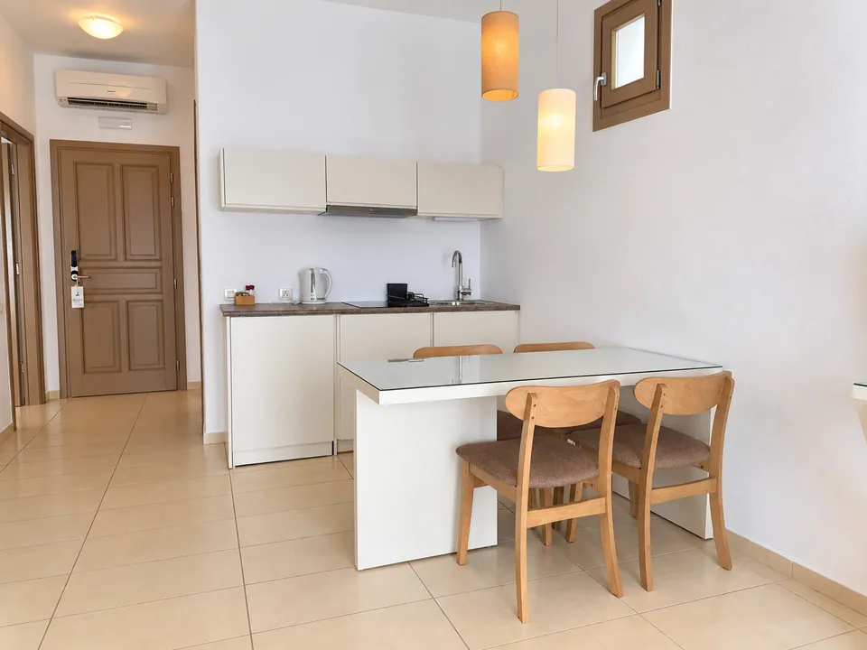 Suite 206 · Kitchenette
