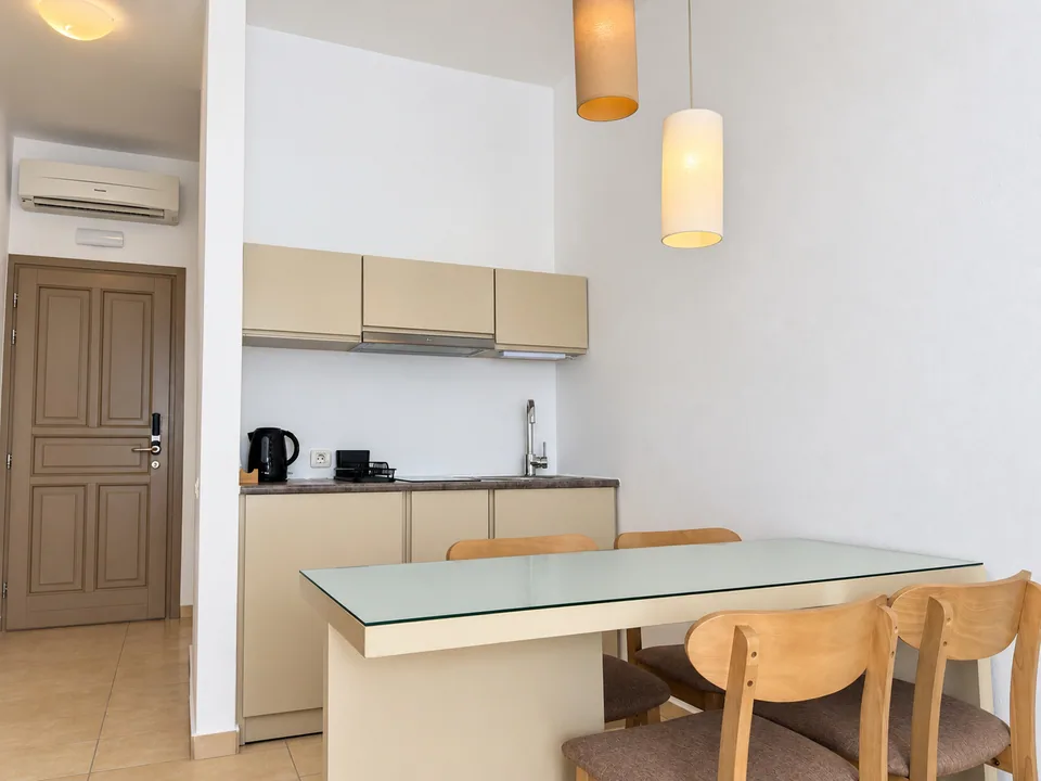 Suite 208 · Kitchenette