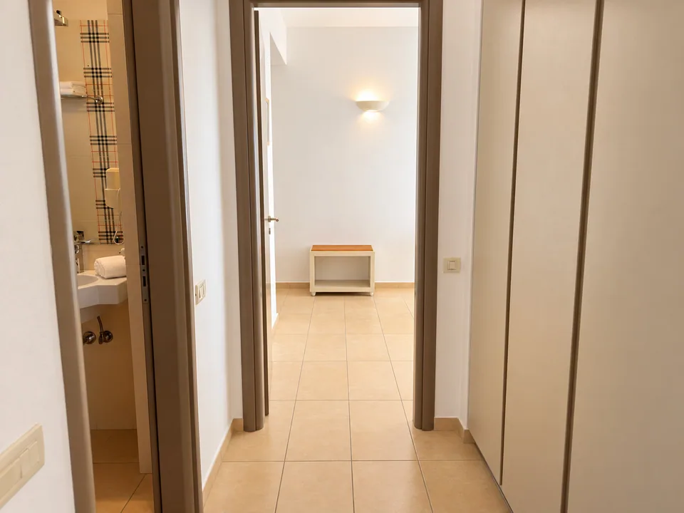 Suite 208 · Room details