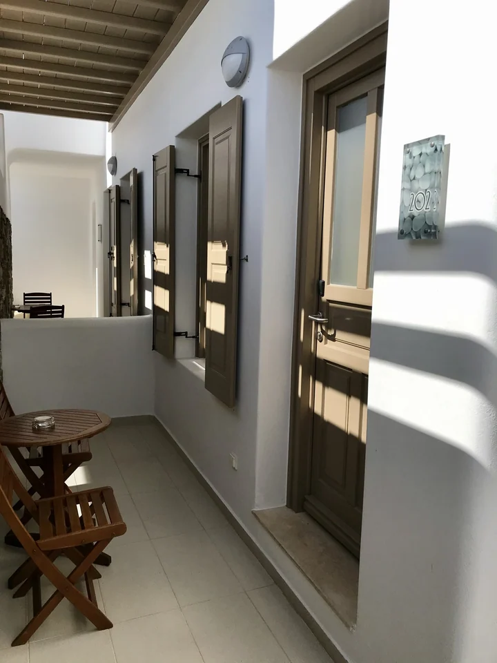 Suite 202 · Entrance and outdoor space