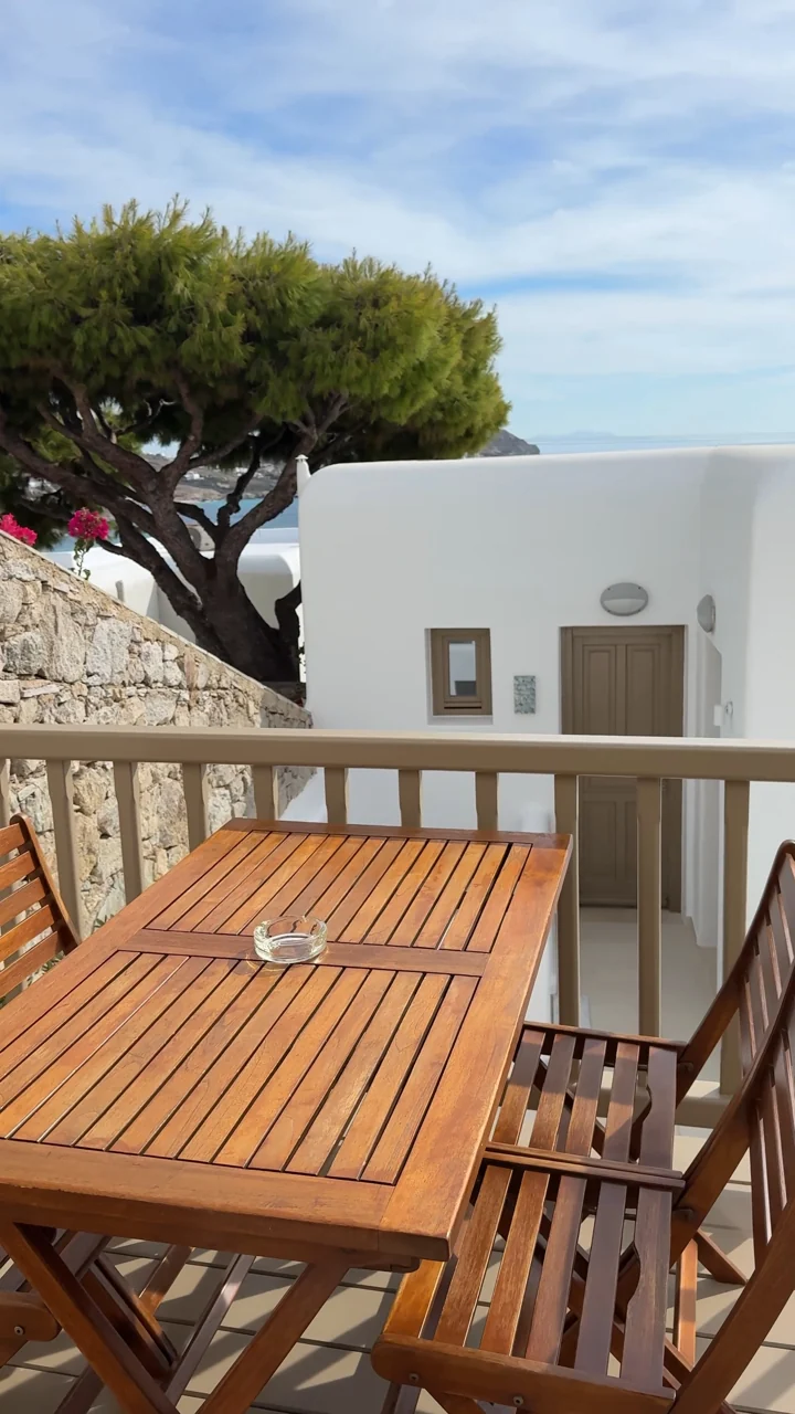 Suite 206 · Balcony with dining table