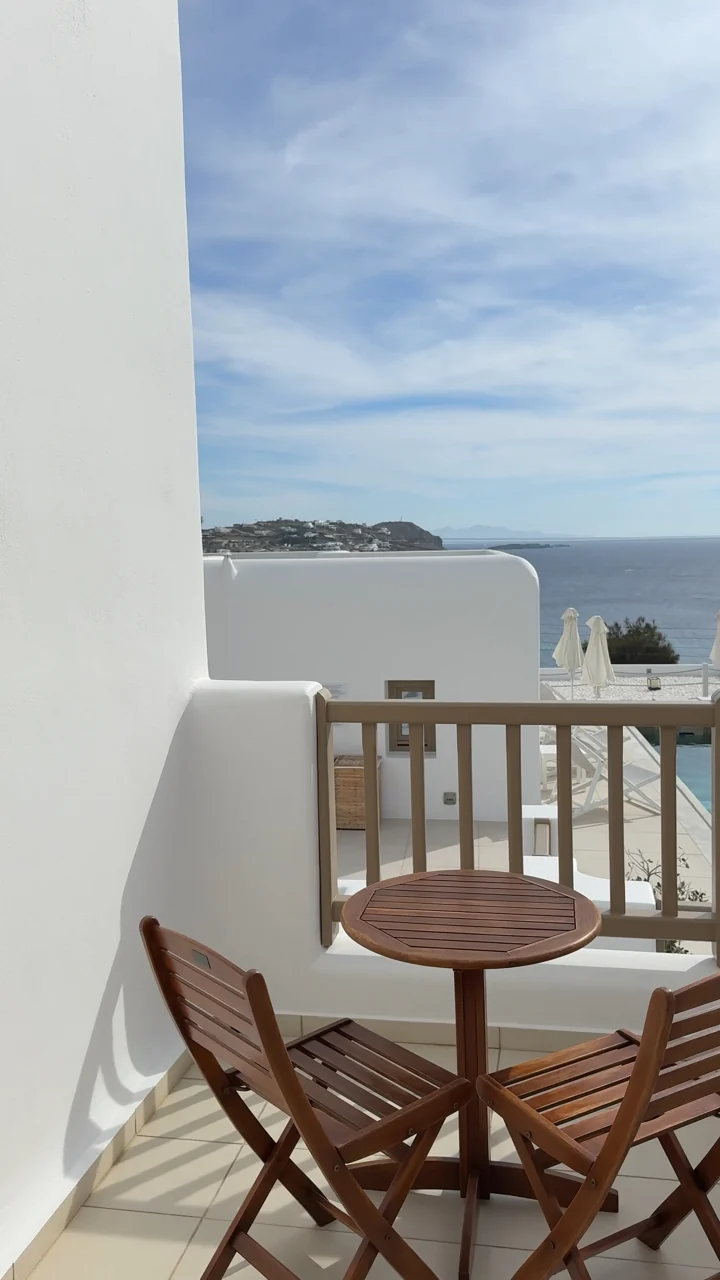 Suite 206 · Balcony with round table